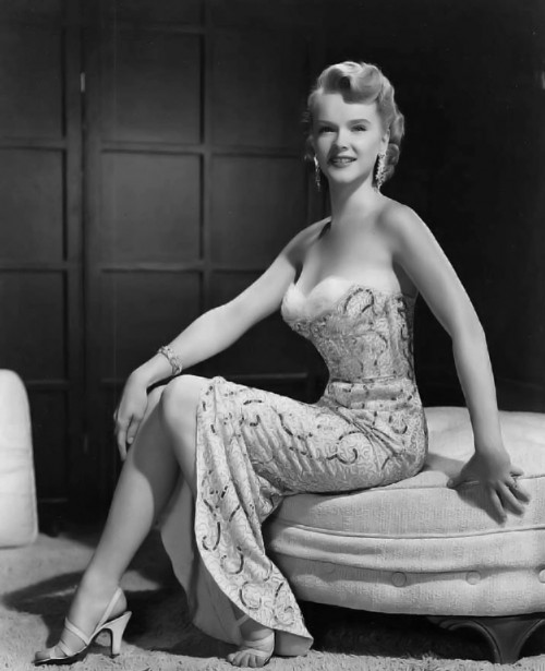 Anne-Francis-Feet-17027687c42c8ded9734d7d.md.jpg