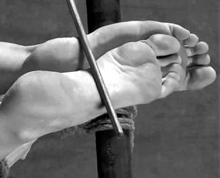 Foot_whipping9eec196fe55bbc3f.jpg